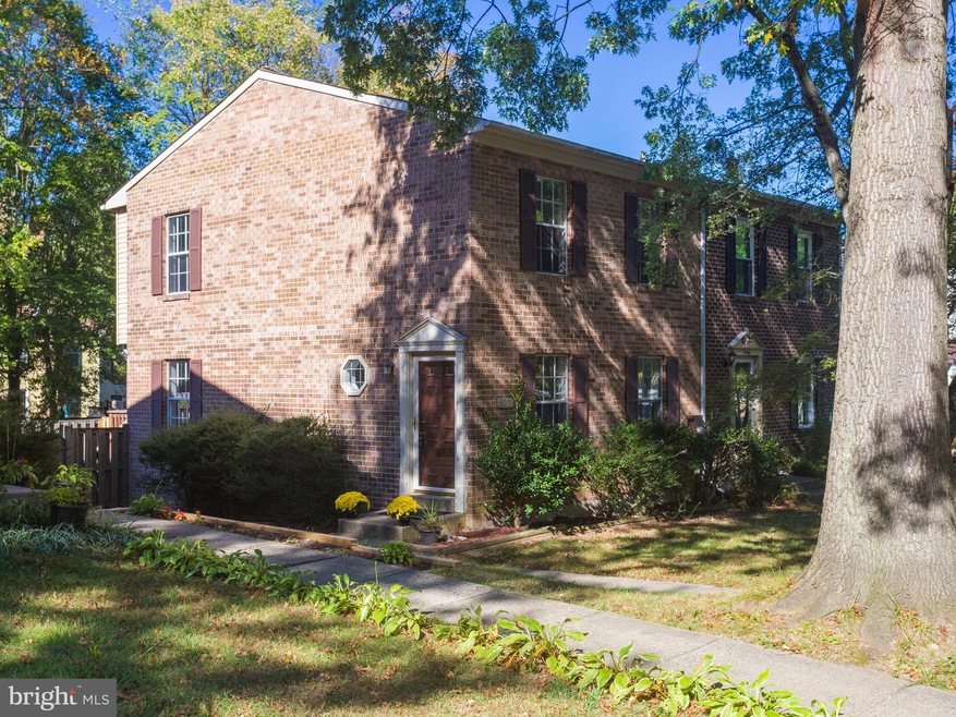 8908 Shamrock Ct, Springfield, VA 22152 - photo 1