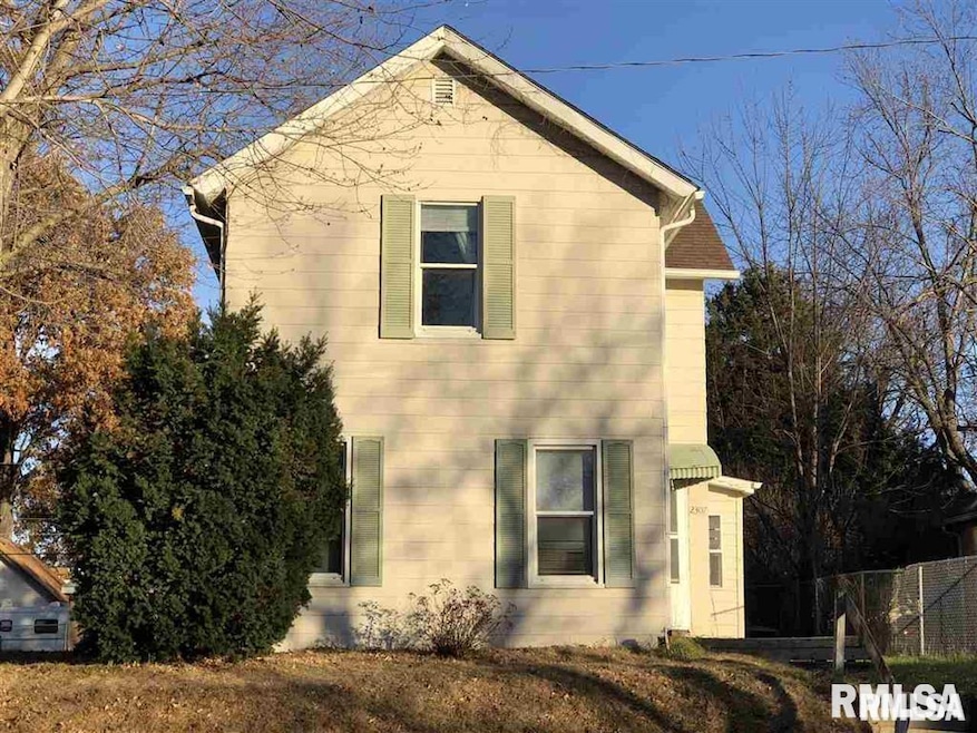 2307 Farnam St, Davenport, IA 52803 - photo 1