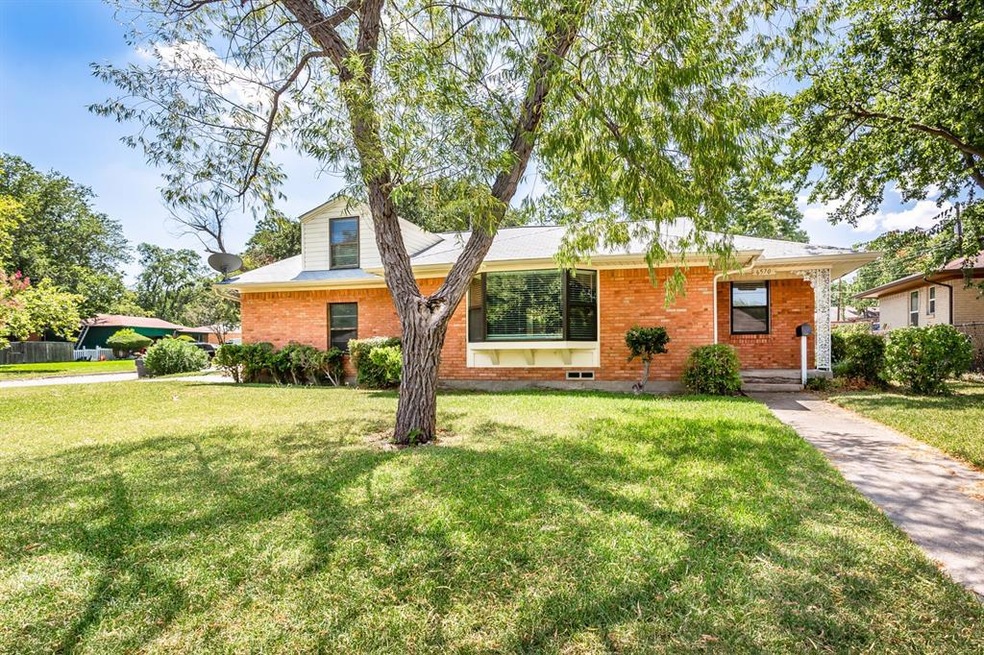 6570 Ascot Ln, Dallas, TX 75214 - photo 1