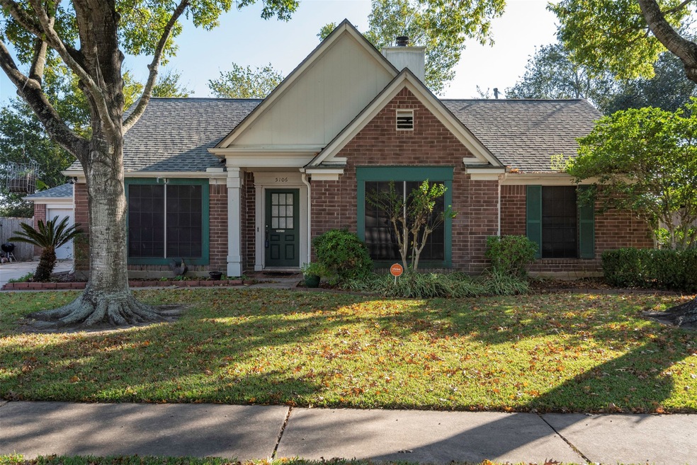 5106 Spring Branch Dr, Pearland, TX 77584 - photo 1