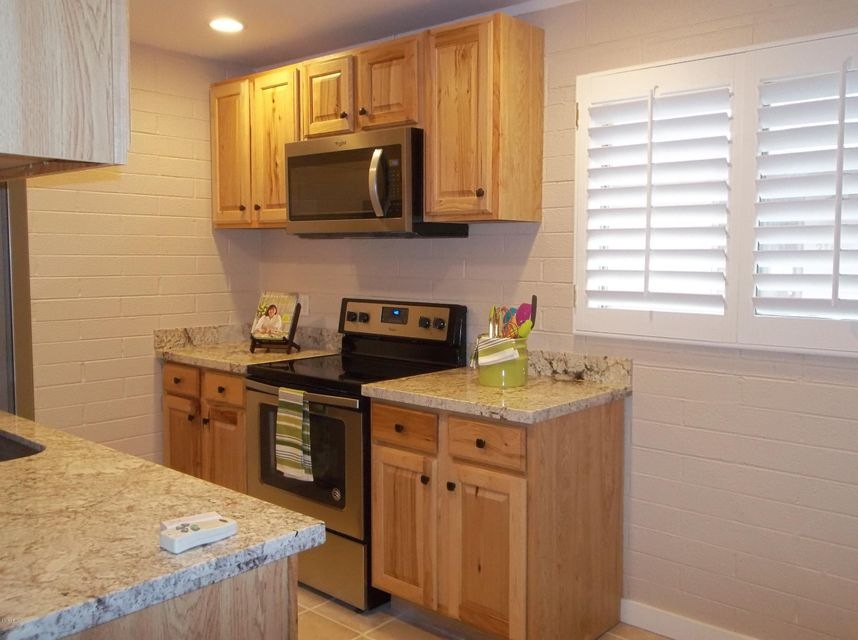EAT IN KITCHEN