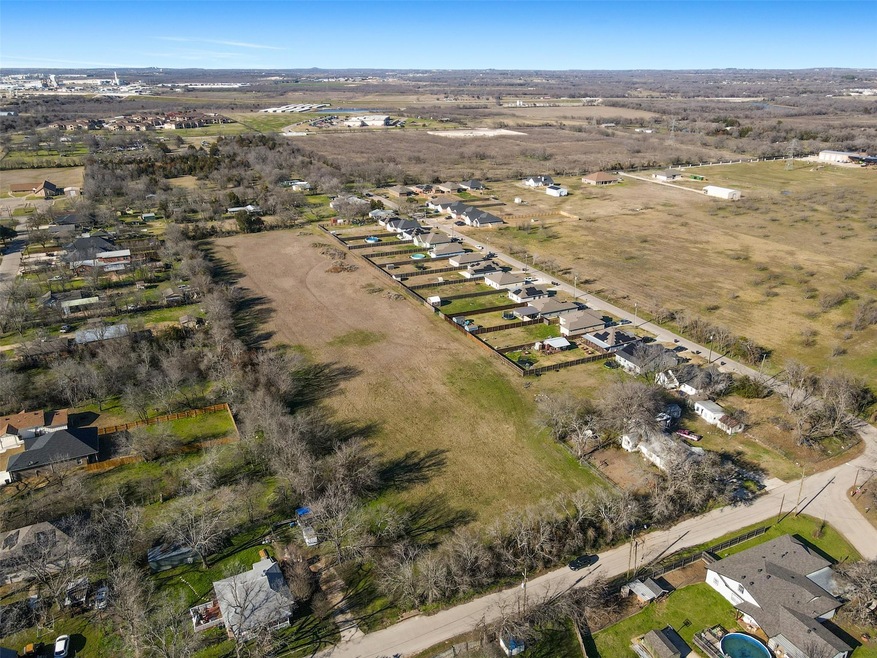 863 Cedar St, Cleburne, TX 76031 - photo 1