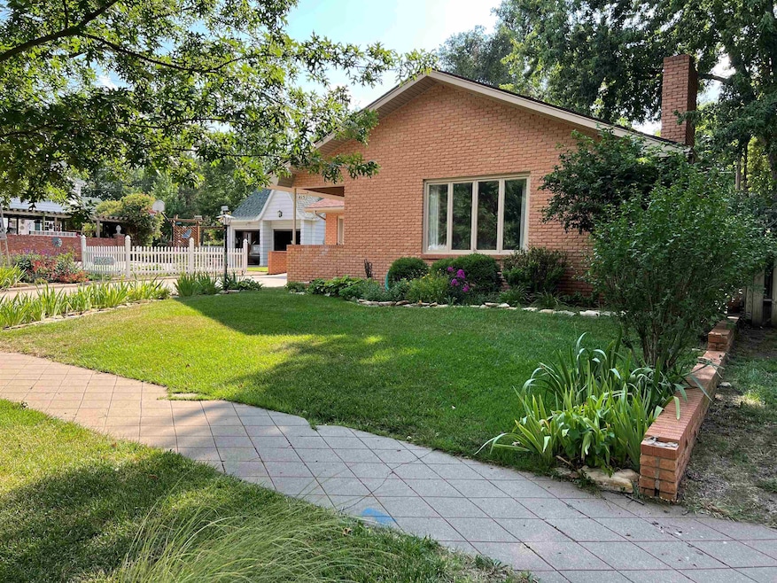 415 State St, Larned, KS 67550 - photo 1