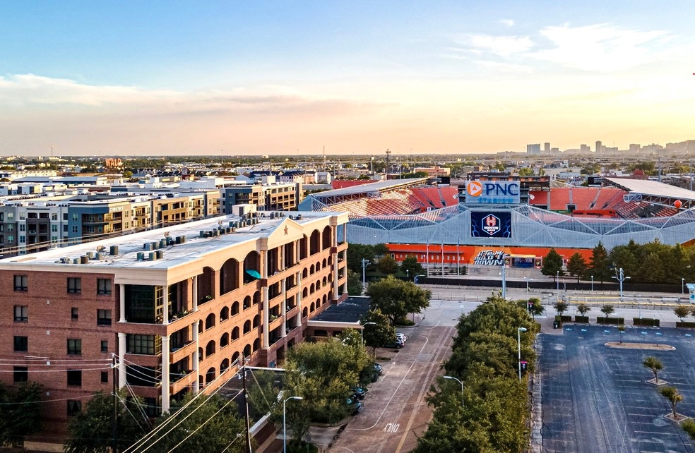 505 Bastrop St unit 302, Houston, TX 77003 - photo 1