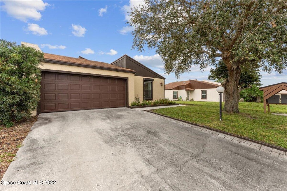 FRONT W/PRIVATE SIDE ENTRANCE