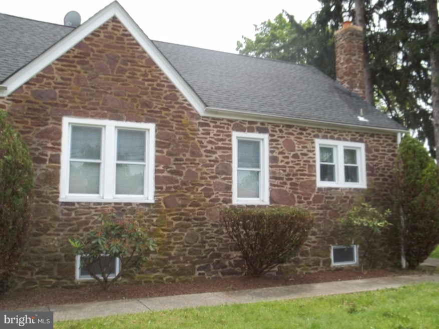 1122 Juniper St, Quakertown, PA 18951 - photo 1