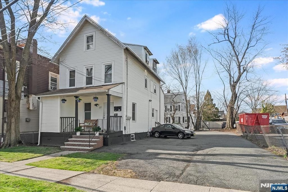 Sold $800,000 • Co-Listing Agent