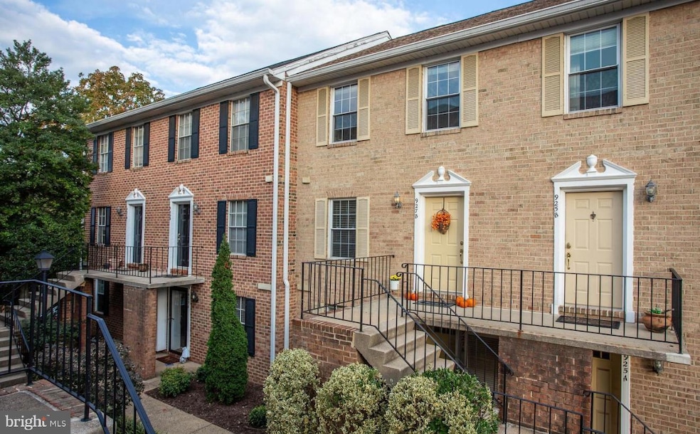 927 S Rolfe St unit 2, Arlington, VA 22204 - photo 1