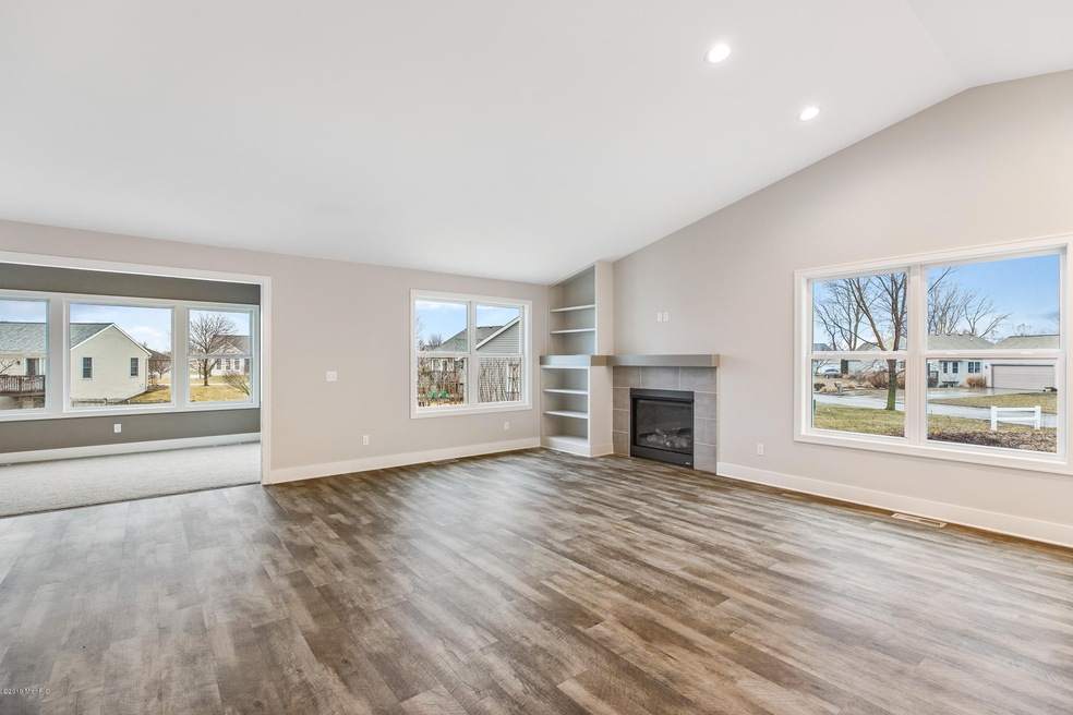 11530 Ridgeway Dr, Holland, MI 49424-1