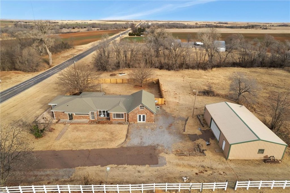 2.2 Acres mol - Beckham County - Outside City Limi