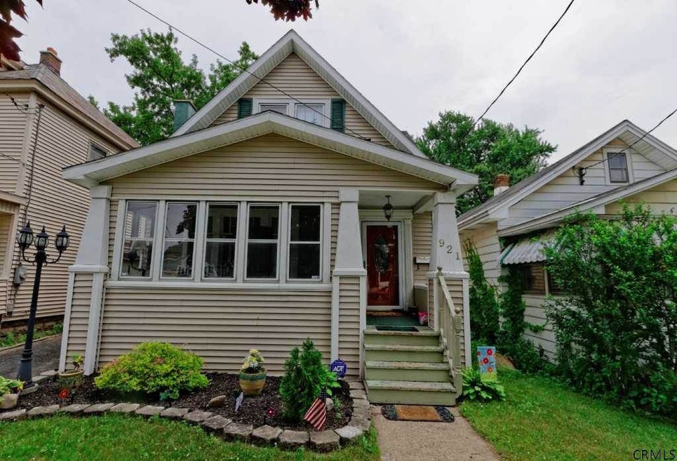 921 Vischer Ave, Schenectady, NY 12306 - photo 1