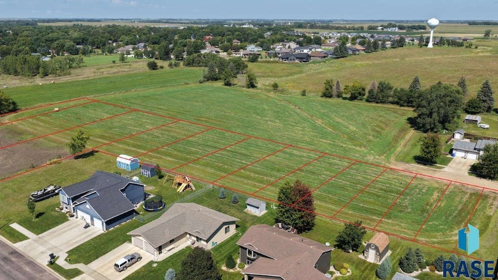 1334 NE 4th St, Madison, SD 57042 - photo 1