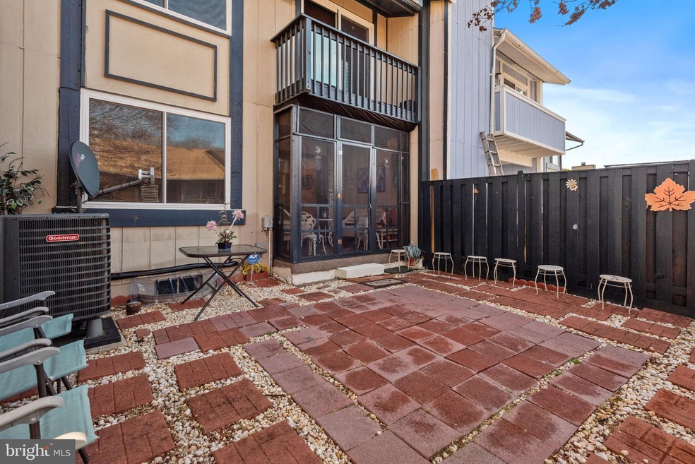 18466 Stone Hollow Dr, Germantown, MD 20874 - photo 1