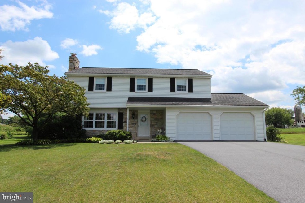 222 E Spruce St, New Holland, PA 17557 - photo 1