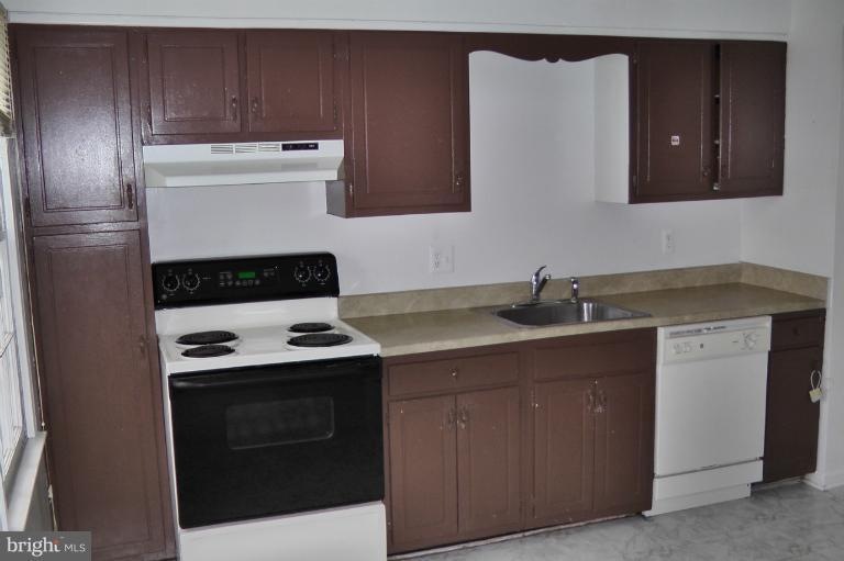 7832 Stovall Ct, Lorton, VA 22079 - photo 1