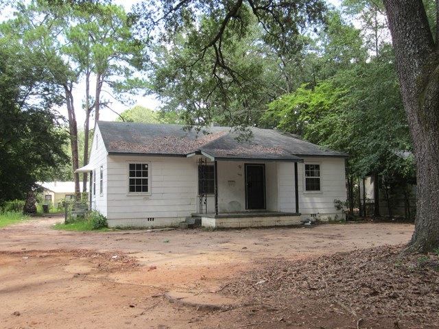 1409 W Whitney Ave, Albany, GA 31707 - photo 1