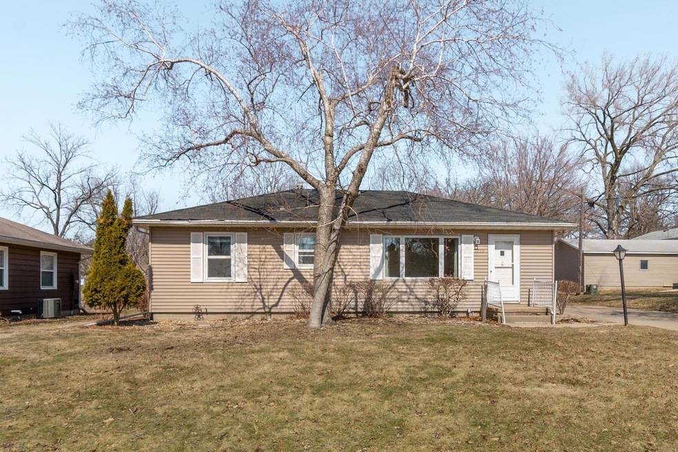 1710 Parker St, Cedar Falls, IA 50613 - photo 1