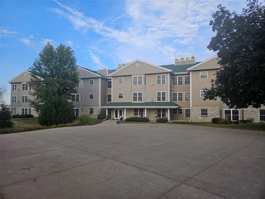711 16th Ave unit U204, Grinnell, IA 50112 - photo 1