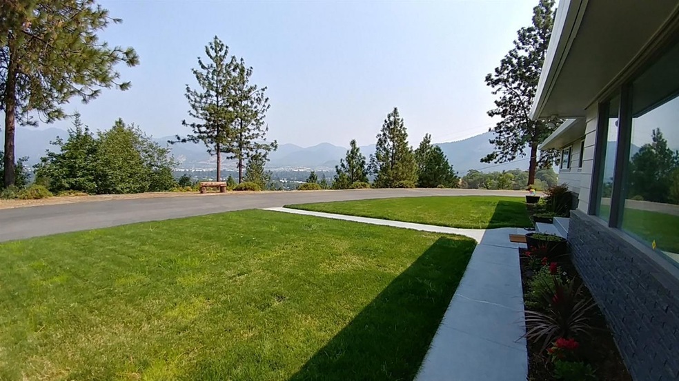 300 Sky Way, Grants Pass, OR 97527 - photo 1
