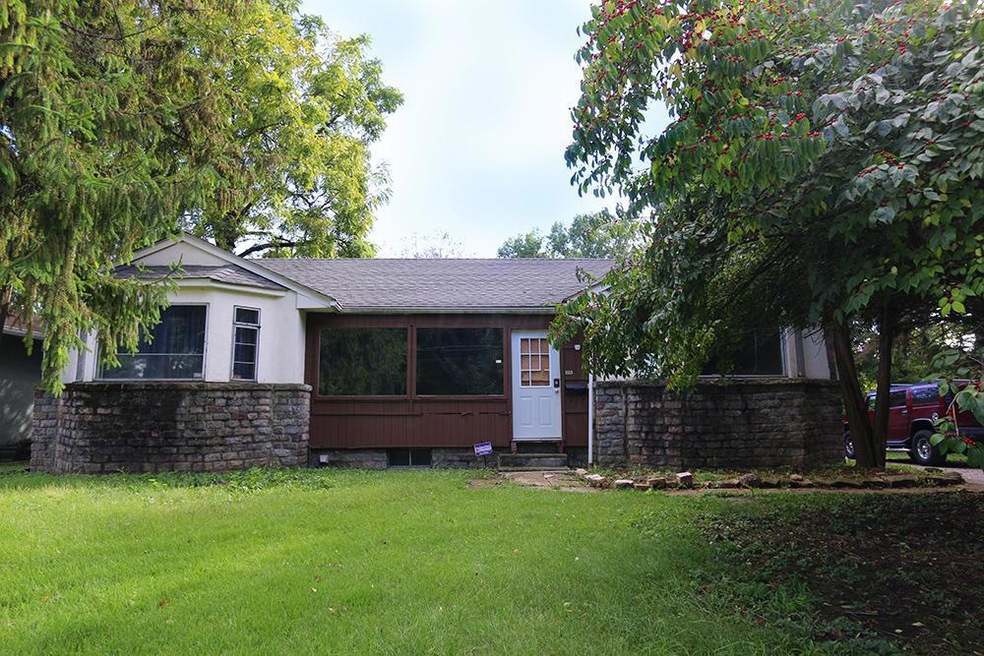 1113 E.MarkisonAve1