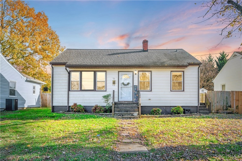 Welcome home to 121 N. Kalmia Ave!