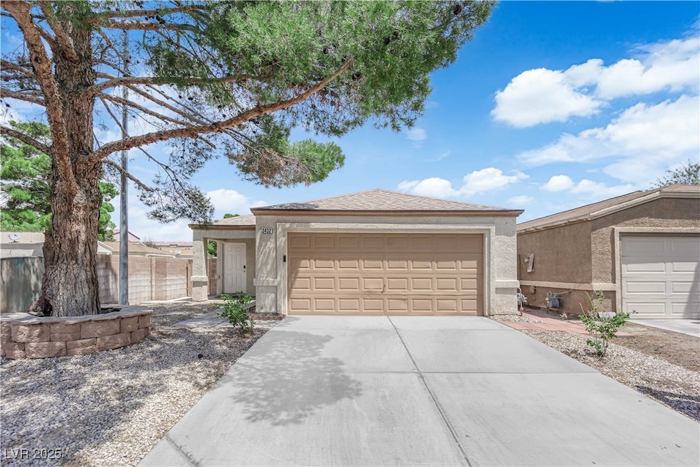 Ranch-style house with driveway, stucco siding, an
