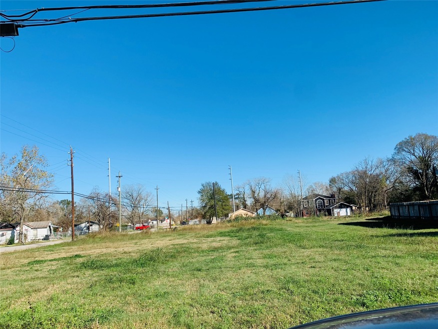 8028 Dyer St, Houston, TX 77088 - photo 1