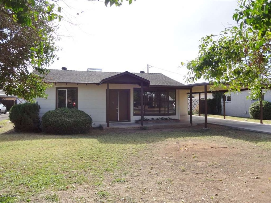 00 - Front of home with large yard and s