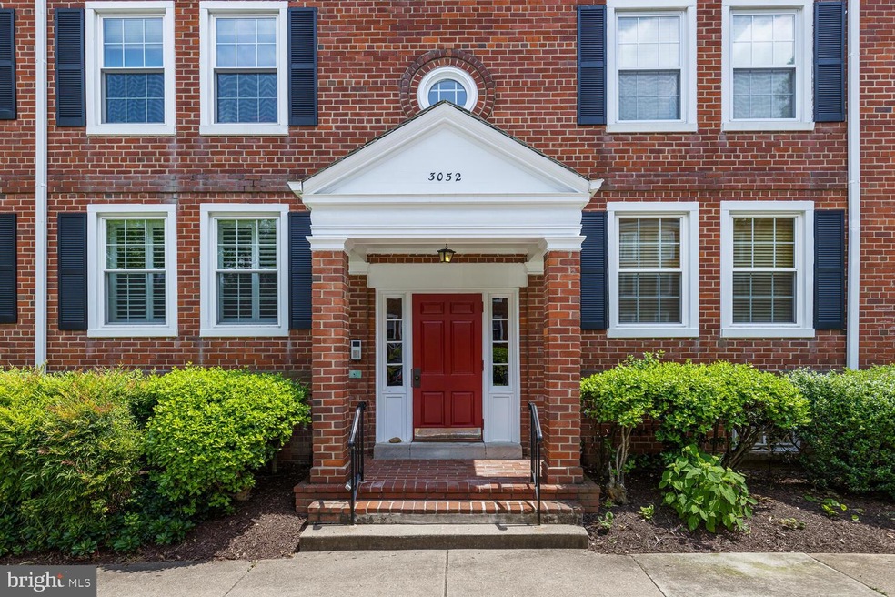3052 S Buchanan St unit C1, Arlington, VA 22206 - photo 1