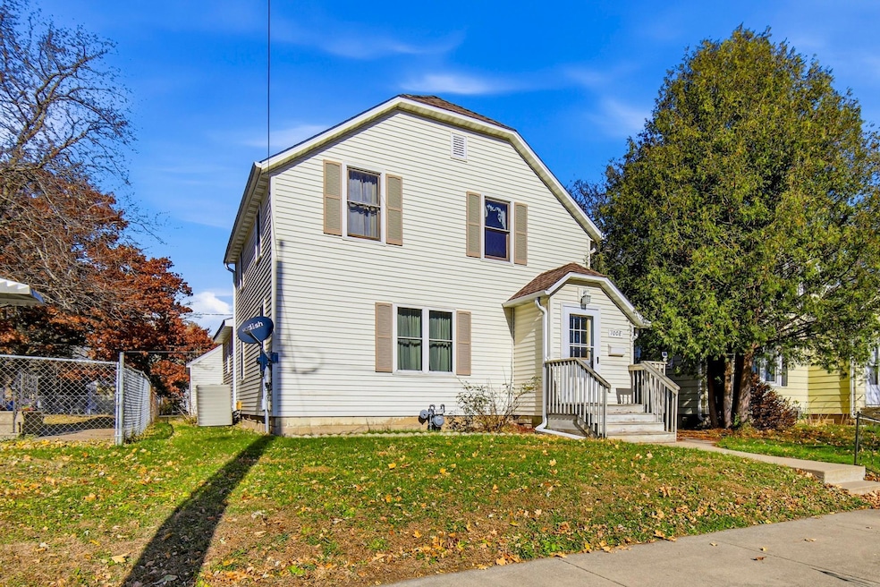 1009 9th ave sw_222-1.jpg