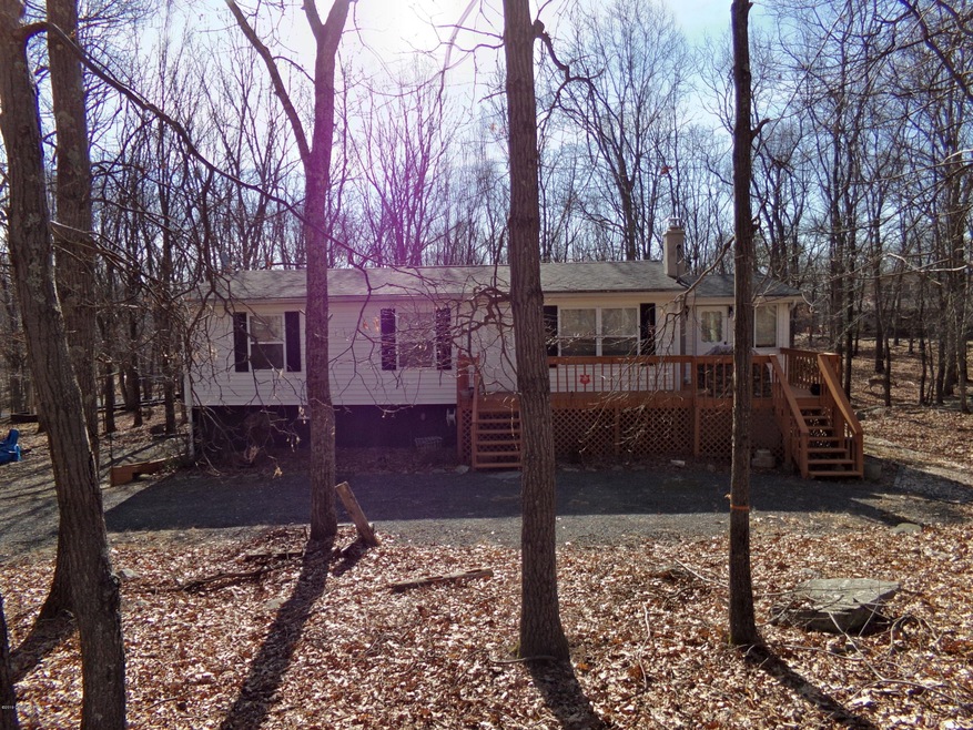 1208 Bluebird Ln, Bushkill, PA 18324 - photo 1