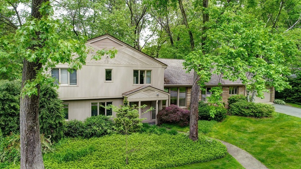 46 Pinewood Dr, Longmeadow, MA 01106 - photo 1