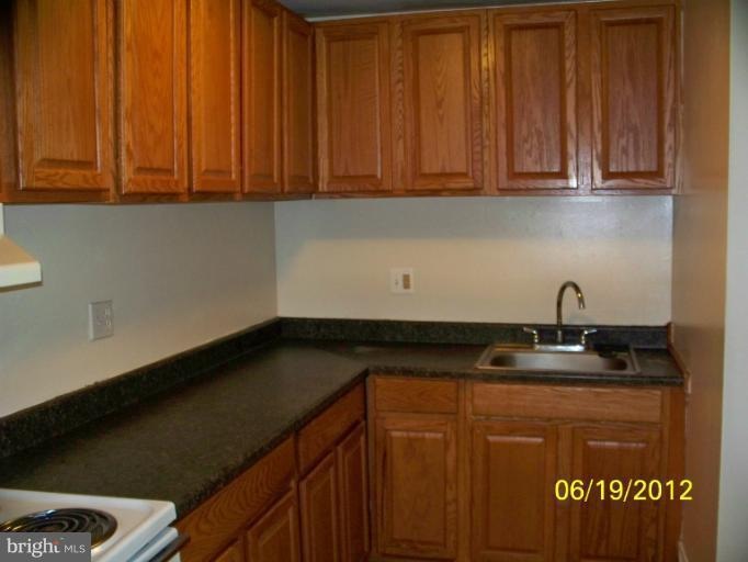 138 Daimler Dr unit 9, Capitol Heights, MD 20743 - photo 1