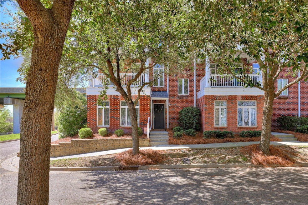 Pending $379,000 • Co-Listing Agent