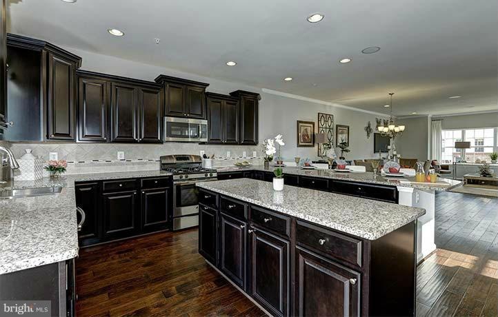 3105 Presidential Golf Dr, Upper Marlboro, MD 20774 - photo 1