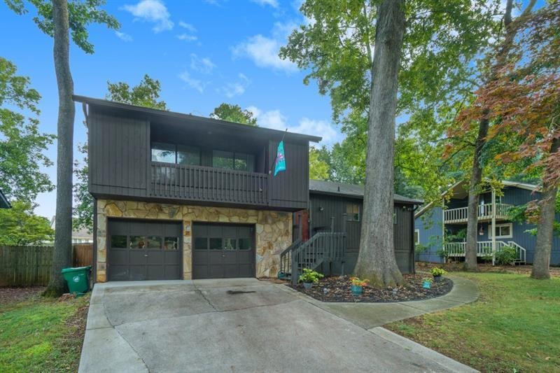 Cedar Contemporary In Established Tucker Neighborh