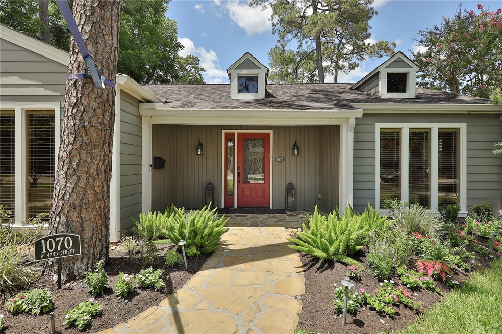 1070 W 42nd St, Houston, TX 77018 - photo 1