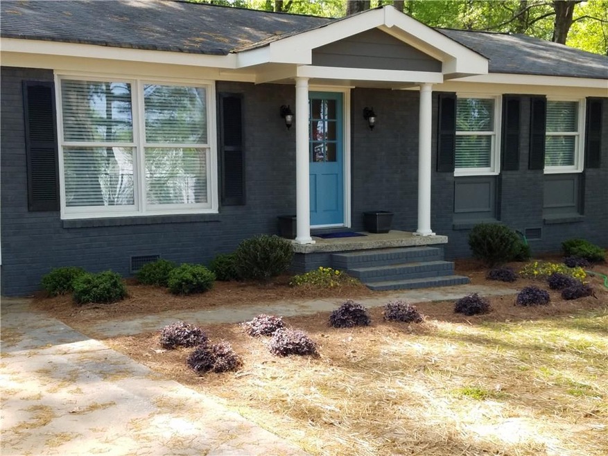 Charming 4 sides brick, renovated in 2017!