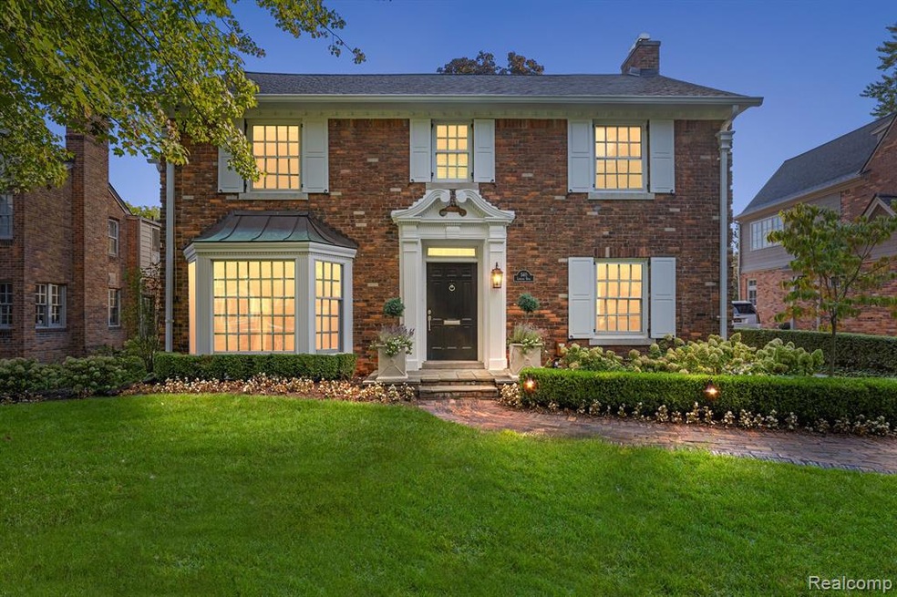 540 Lincoln Rd, Grosse Pointe, MI 48230 - photo 1