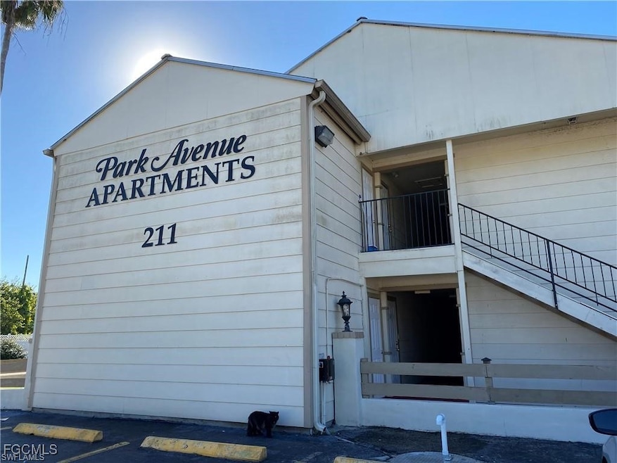 211 Park Ave unit 15, Labelle, FL 33935 - photo 1