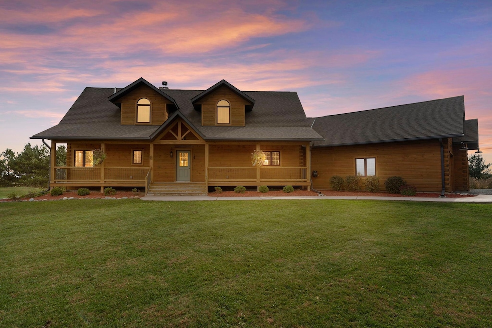 13745 Panola Dr, Lindstrom, MN 55045 - photo 1