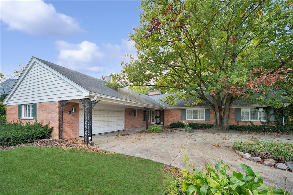 1080 Hillcrest Rd, Glencoe, IL 60022 - photo 1