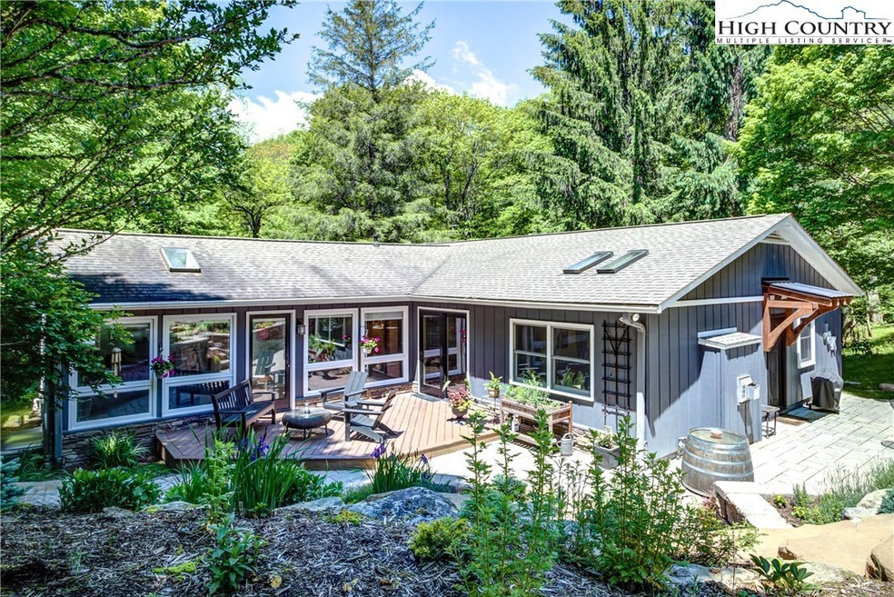 152 Artists Aly, Blowing Rock, NC 28605 - photo 1