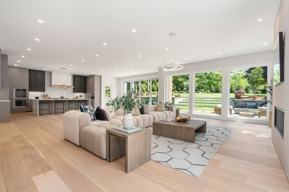 Sold $4,030,000 • Co-Listing Agent