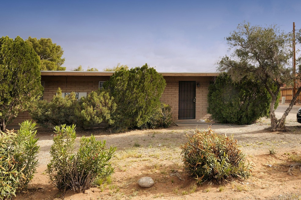 1727 E Glen
