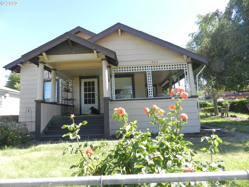 1202 E 10th St, the Dalles, OR 97058 - photo 1