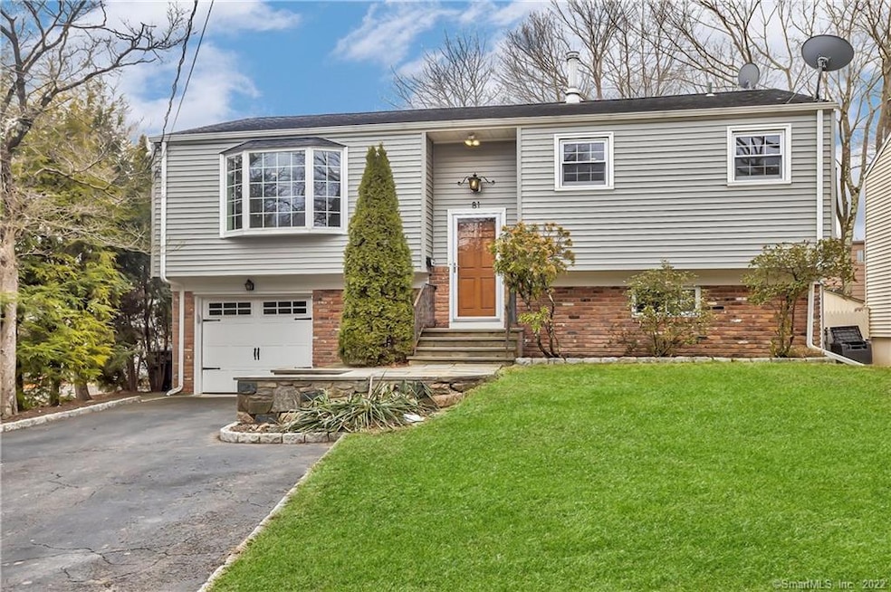 81 Woodway Rd, Stamford, CT 06907 - photo 1