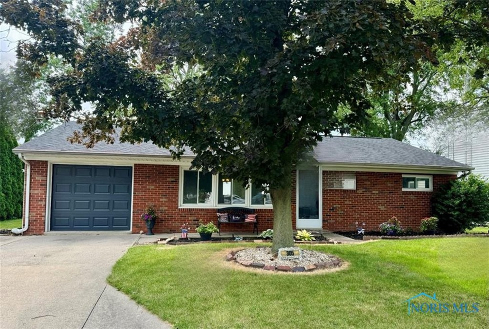 305 Degroff Ave, Archbold, OH 43502 - photo 1