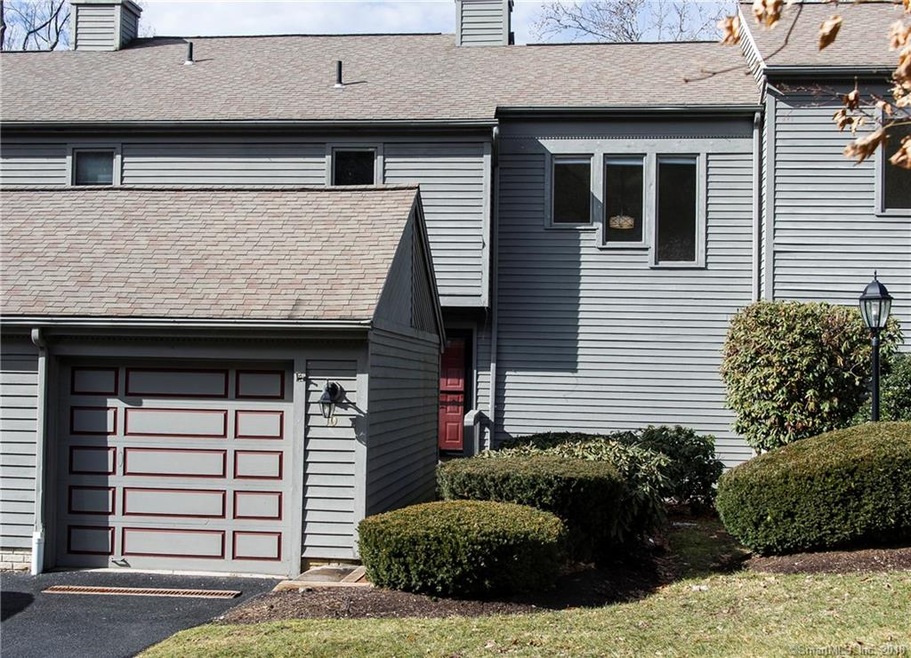 10 Ledgewood Dr unit 10, Brookfield, CT 06804 - photo 1