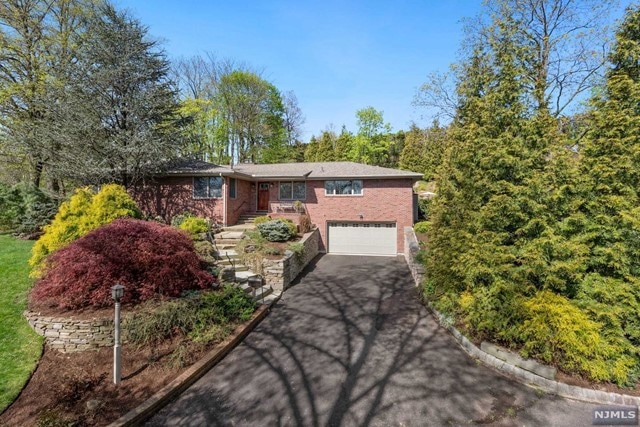 Sold $870,000 • Co-Listing Agent